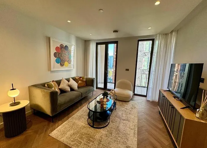 Hyde Park Luxury 2 Bed 2 Bath Balcony