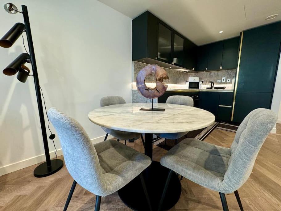 Apartment Hyde Park Luxury 2 Bed 2 Bath Balcony *