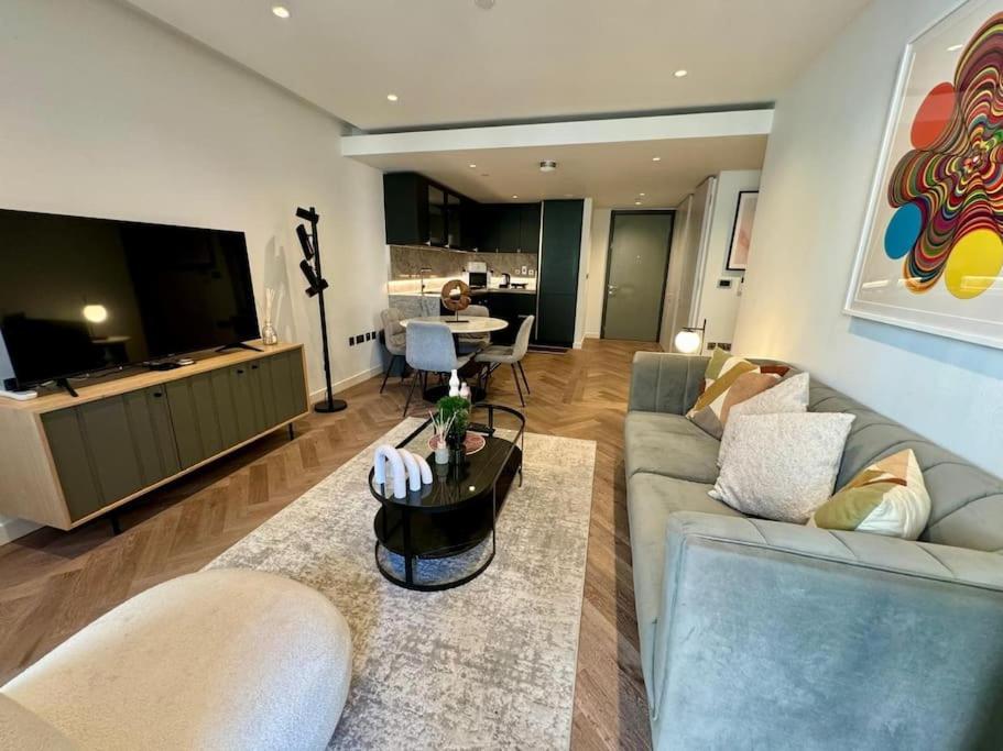 Hyde Park Luxury 2 Bed 2 Bath Balcony London
