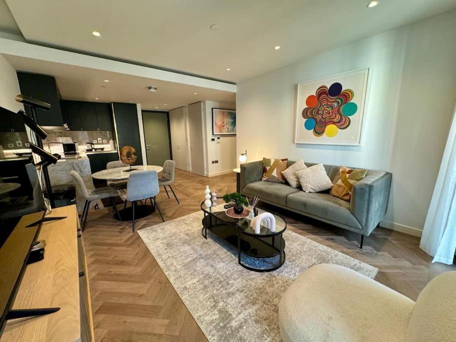 Hyde Park Luxury 2 Bed 2 Bath Balcony