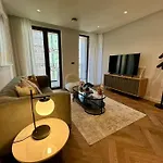 Hyde Park Luxury 2 Bed 2 Bath Balcony