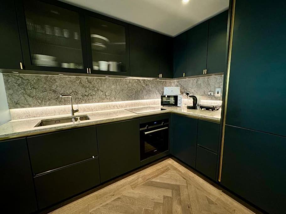 Apartment Hyde Park Luxury 2 Bed 2 Bath Balcony *